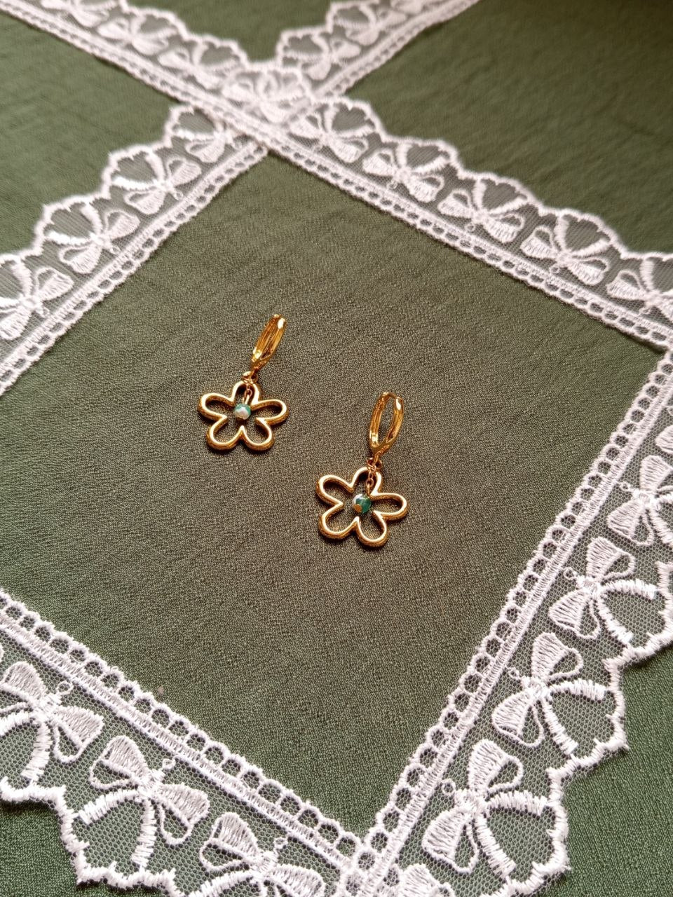 WHIMSICAL Golden flower earrings