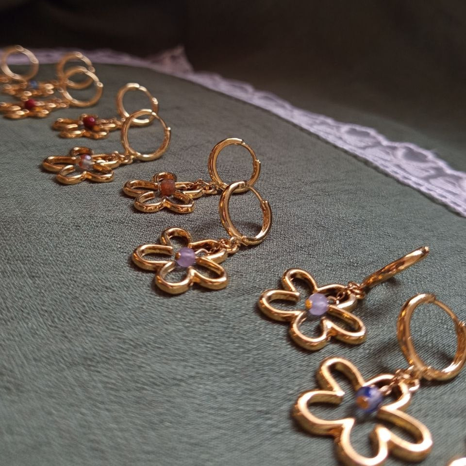 WHIMSICAL Golden flower earrings