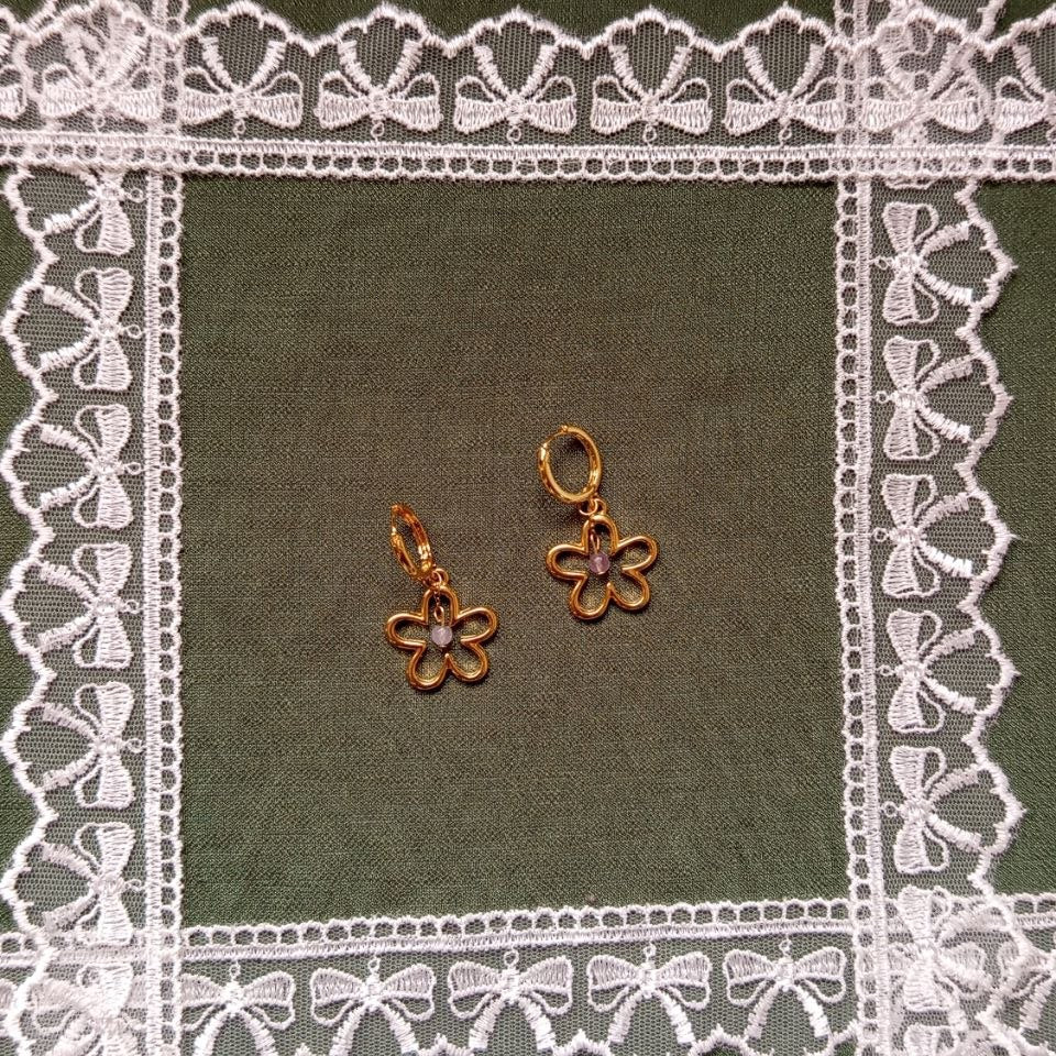 WHIMSICAL Golden flower earrings
