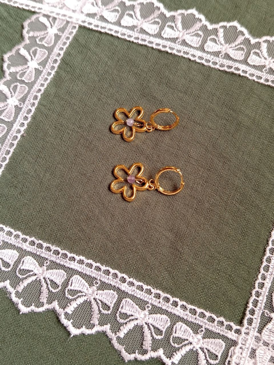 WHIMSICAL Golden flower earrings