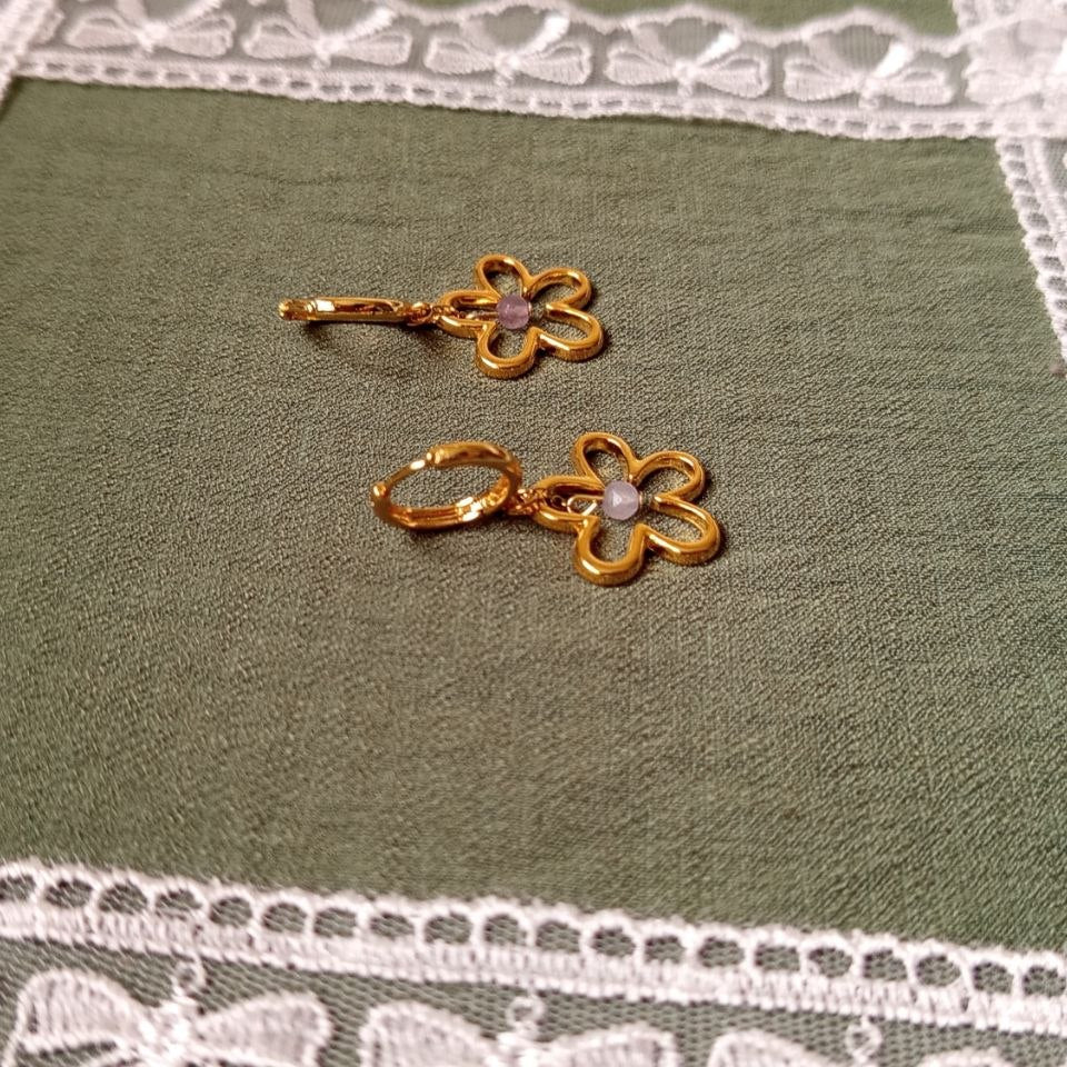 WHIMSICAL Golden flower earrings