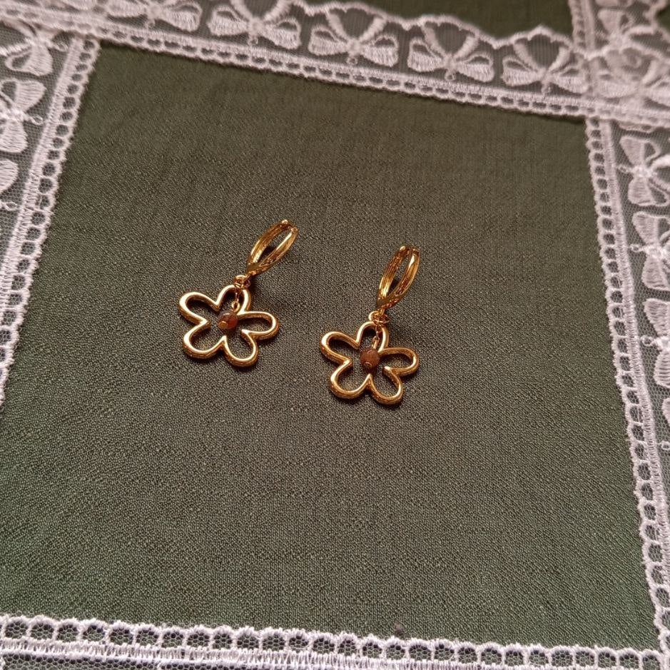 WHIMSICAL Golden flower earrings