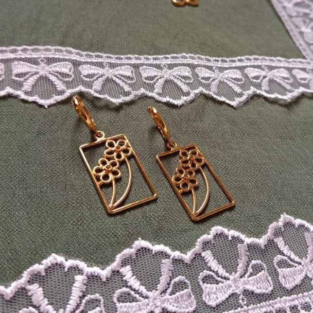 WHIMSICAL FLOEWR PORTRAIT necklace
