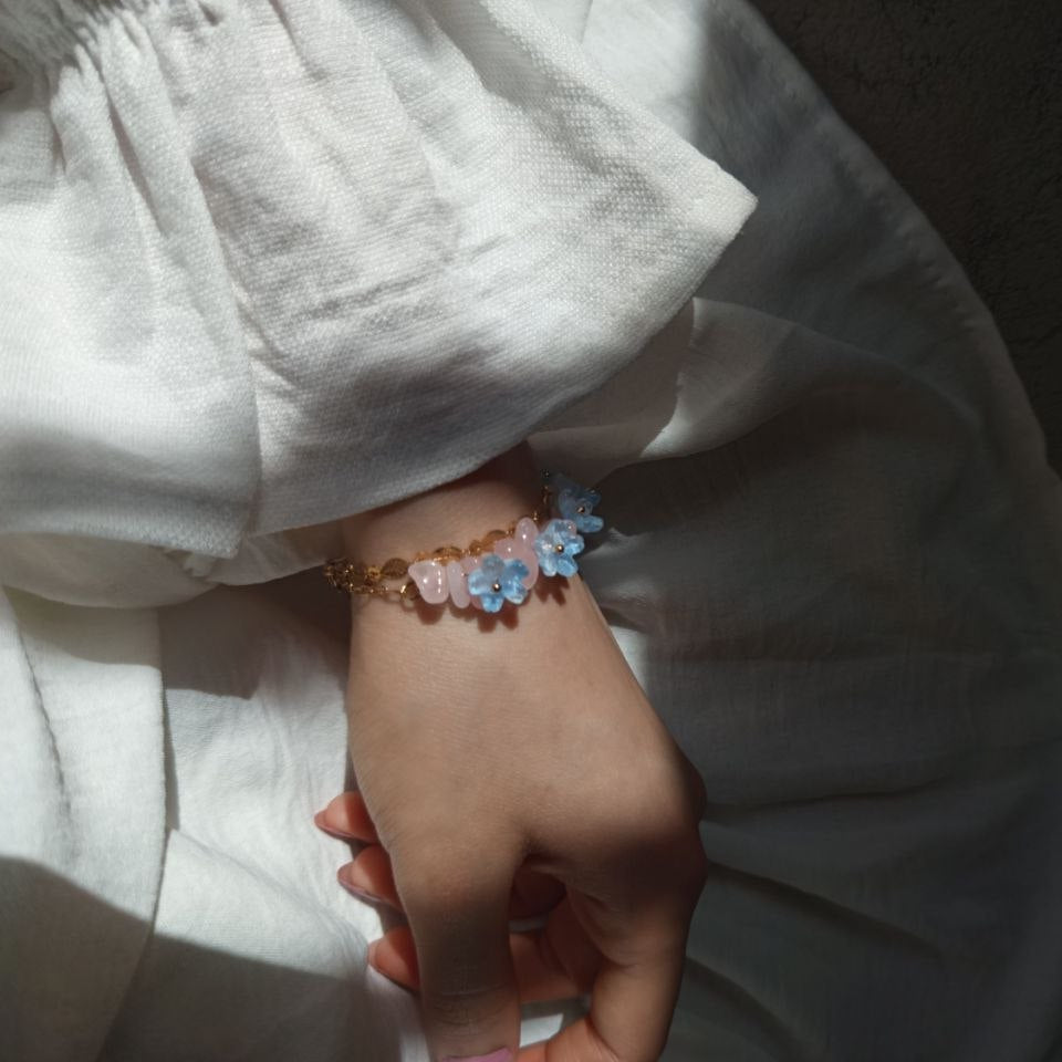 WHIMSICAL Blue flower bracelet