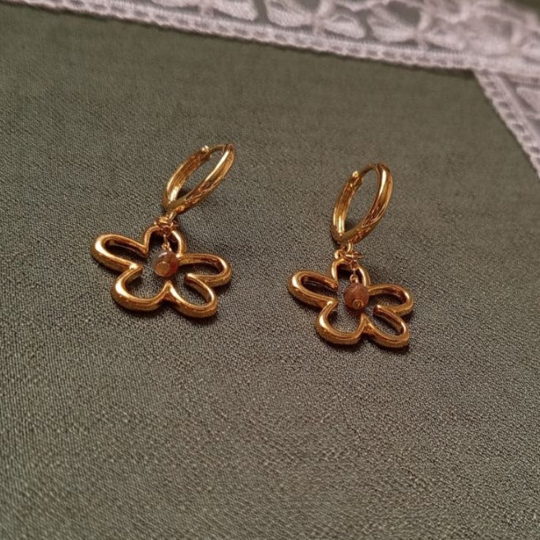 WHIMSICAL Golden flower earrings
