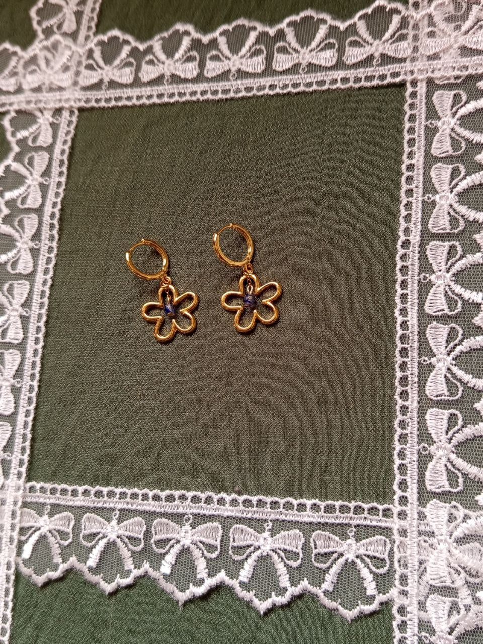 WHIMSICAL Golden flower earrings