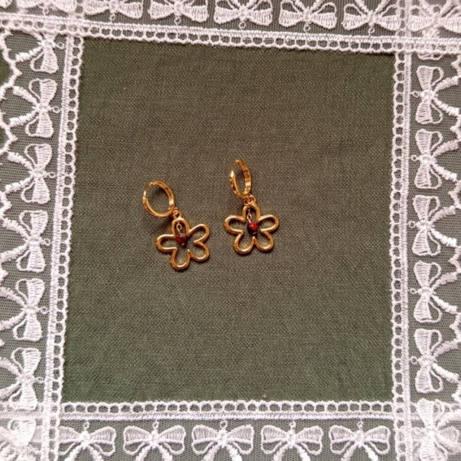 WHIMSICAL Golden flower earrings