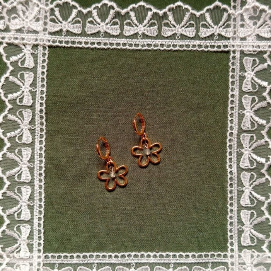 WHIMSICAL Golden flower earrings